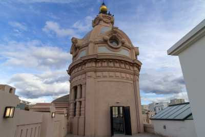 Vetrate istoriate, soffitti decorati, cupole e globi dorati: � il Palazzo Mincuzzi pi� inedito